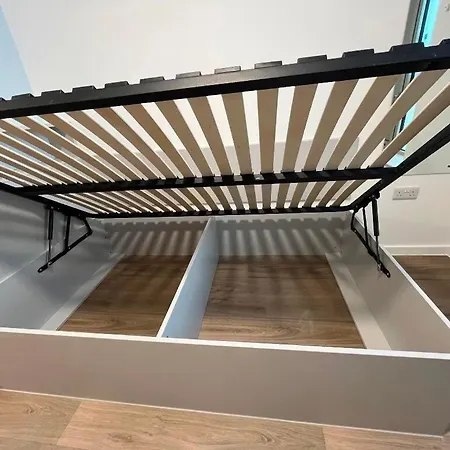 Ensuite Student In *