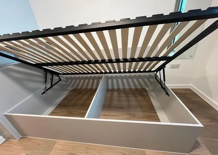 Ensuite Student In *